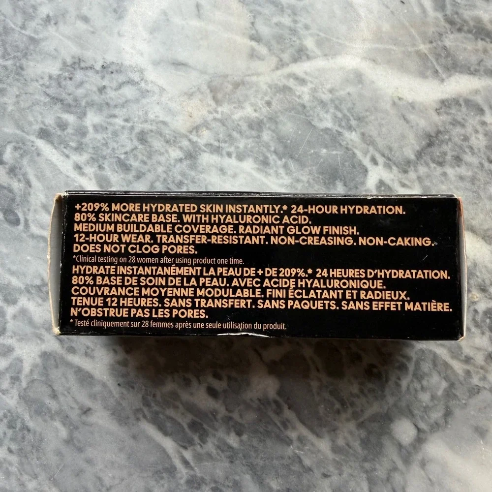 MAC Studio Radiance Serum-Powered Foundation NW20